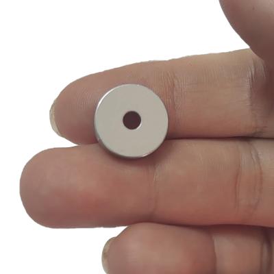 China Industrial Magnet 15x3.5-3.5mm Series Countersunk Hole Shape Neodymium Magnet Round Magnet With Hole for sale