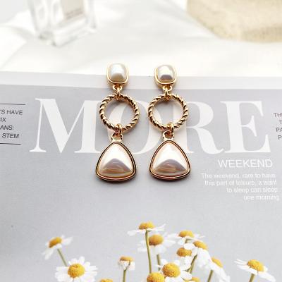 China FASHIONABLE Creative Geometric Triangle Stud Pearl Imitation Pearl Drop Earrings For Women Jewelry for sale