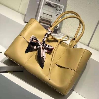 China Woven Leather Tote Bag Women Handbag Fashion Large Capacity Ladies 2021 New True for sale