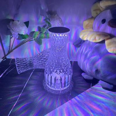 China Berührungsanpassung Romantische Atmosphäre Licht Vase Form Kristall Schreibtischlampe USB Ladung LED Schreibtisch Nachtlampe zu verkaufen