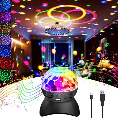 Chine Lumière de scène LED avec haut-parleur Bluetooth sans fil pour le bar de fête Rechargeable RGB Crystal Magic Ball Light Disco Light à vendre