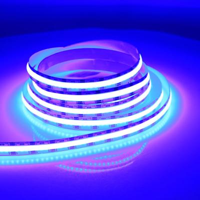 Cina LED ad alta densità 24V 768 IP20 Cuttabile e flessibile COB RGB LED Light Strip in vendita