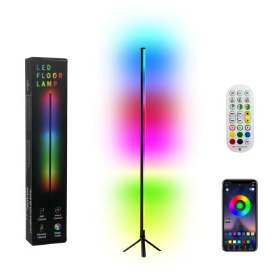 Cina Colore da sogno Lampada da terra per la decorazione domestica Smart Corner Floor Standing Light Remote Control LED RGB Lampada da terra per ambienti interni in vendita