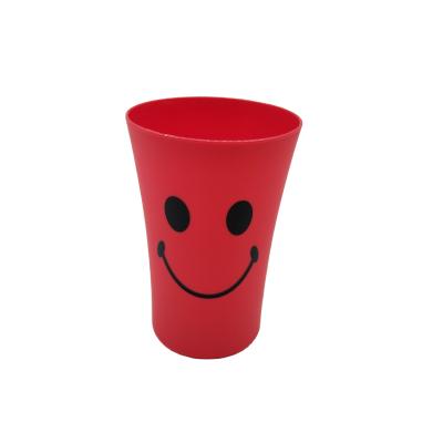 China Red Smile 400ml Beverage Juice Cup Plastic Party Cup Stocked Cold Drink Cup for sale