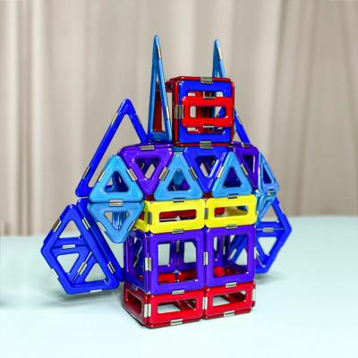 China Kinder Magnetische Bausteine Puzzle Spielzeug Zukunft Technologie Mecha Batman Formen zu verkaufen