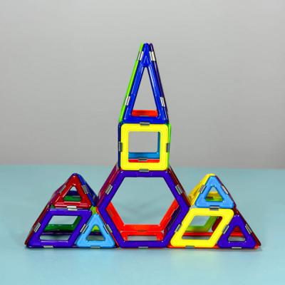 China Kleines Schloss Magnetische Bauspielzeug Bausteine STEM bunter für Kinder zu verkaufen