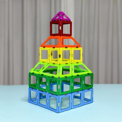 China Kindergeschenk Magnetische Bauspielzeuge Regenbogen Schloss Bausteine Sets zu verkaufen