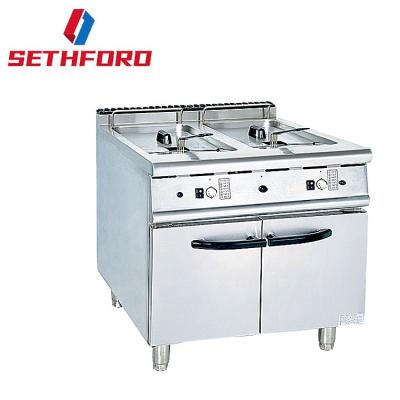 China Industrial restaurant canteen Hoitel propane lpg gas large 30 liters 2tanks 2baskets commercial deep fryer with cabinet for sale