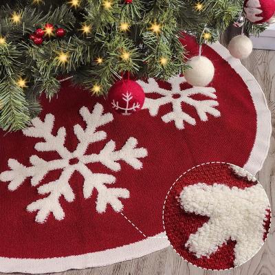 China Christmas Decoration Design Christmas Tree Decorations New 48 Inch White Red Plush Snowflake Christmas Tree Skirt for sale