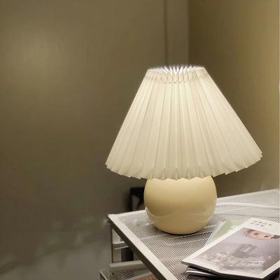 China Modern Simplicity Table Lamps Pleated, Ceramic Table Lamp for Living Room Home Cute Deco Lamp, USB Beside Lamp for sale