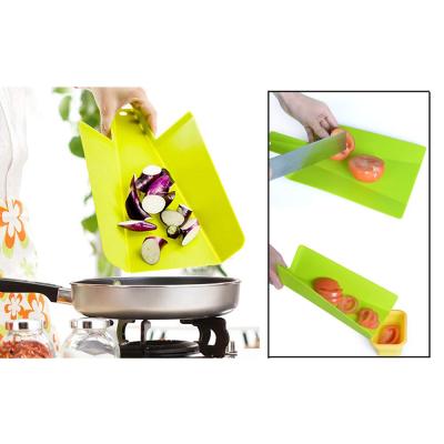 China Amazon sustainable hot selling food grade new kichen accessories folding plastic chopping chopping board for sale