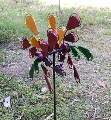 China Art Decor Metal Sunflower Windmill Lawn Suns Wind Spinners for Outdoor Yard Garden Patio Decor for sale