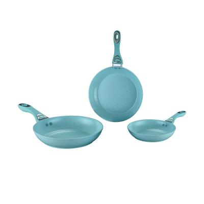 Chine Sustainable Blue ceramic coating non stick frying pan set fried egg steak pot 3-piece cooker set cookware sets à vendre