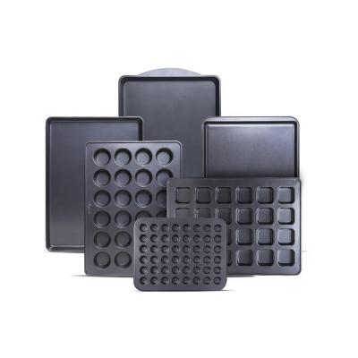 China Sustainable Commercial industrial bread Customized large baking tray Non stick carbon steel 24 cup muffin tray Oven cake mold bakeware à venda