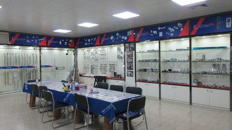 Verified China supplier - Gaoyao District Jinli Leipang Glass Hardware Factory