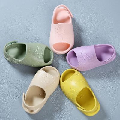 China 2022 Light Slippers Slides Custom Logo Baby YEEZY Slipper Slippers Mens Kids Color Slides Women Slippers for sale