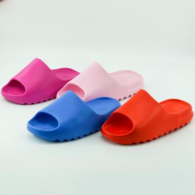 China Fashion Trend Original Logo Eva Ladies Unique High Quality Custom Made Men's Slippers Thick Non-slip Thick Non-slip Yeezy Women's Unisex Slippers for sale