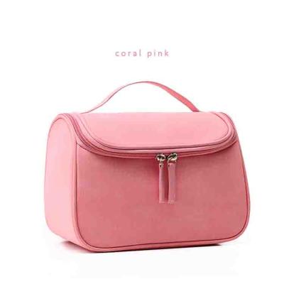 China Large Capacity Fashion Custom Clear Waterproof PU Woman and Girls Makeup Bag Traveling Portable Cosmetics Organized Bag for sale