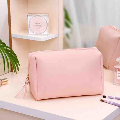 China Lightweight Wholesales Fashion Custom PU Women And Girls Leather Portable Makeup Bag Traveling Cosmetics Organized Bag for sale