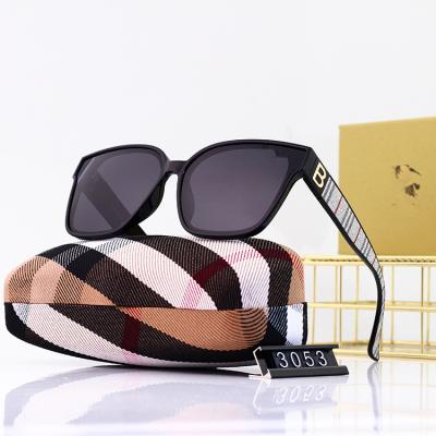 China Hot Selling Square PC Sun Glasses Female Ladies Glass Sunglasses 123Vintage Fashion One Piece Oversized Women Sunglasses With Rivet for sale