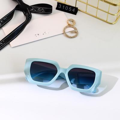 China Hot Selling Square PC Sun Glasses Female Ladies Glass Sunglasses 123Vintage Fashion One Piece Oversized Women Sunglasses With Rivet for sale