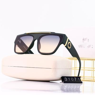 China Hot Selling Square PC Sun Glasses Female Ladies Glass Sunglasses 123Vintage Fashion One Piece Oversized Women Sunglasses With Rivet for sale