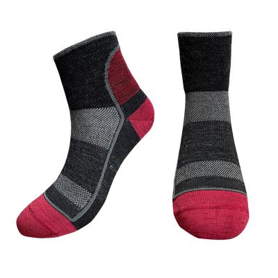 China Antibacterial Custom Made Merino Wool Hot Sale Antibacterial Casual Socks Men's Lightweight Crew Socks for sale