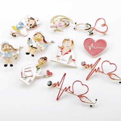 China 2021 ALLOY Fashion Gift Medical Brooch Metal Enamel Badge Doctor Nurses Heart Shaped Pin For Friends for sale