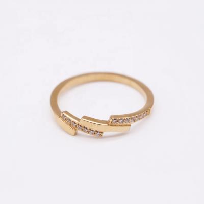 China Stainless Steel Romantic Wedding Fashionable Diamond Gold Rings Perfect Jewelry for sale