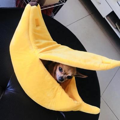 China New Design Sustainable Emulational Banana Pet Cat Dog Indoor Sleeping Sofa Super Soft Warm Cute Bed for sale