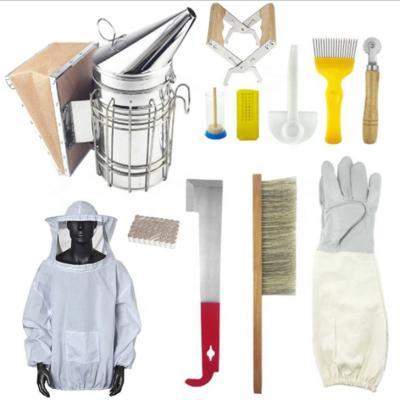 China Wholesale Customized Bee Farm Beekeeping Sets Bee Tools Kit Beekeeping Equipment for sale