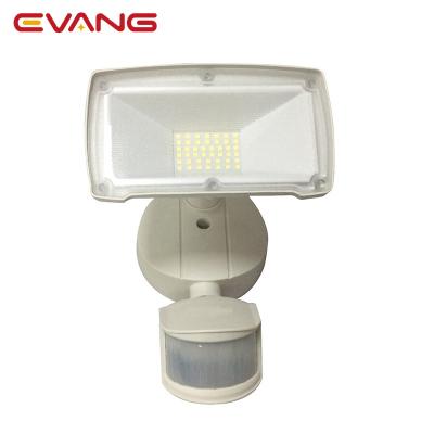 China High Quality Outdoor Super Bright Adjustable Motion Sensor 2000LM LED SMD 2835 Motion Sensor Security Light for sale