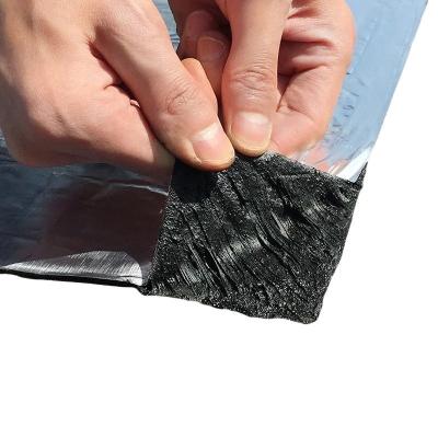 China Membrana impermeable de bitumen de un solo lado, membrana autoadhesiva impermeable para techo en venta