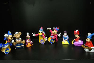 China La paja figura los juguetes cobrables del vinilo para el estilo de Disneyland de la botella de agua de los niños en venta