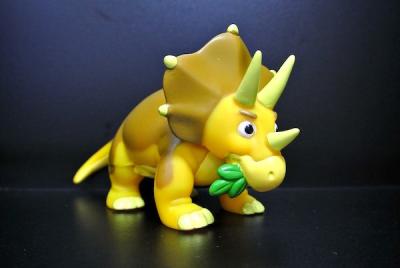 China 6 Inch Yellow Dinosaur Collectible Vinyl Toys 80 - 90 Degree For Kids Play for sale