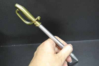 China Bolígrafo del metal del estilo de la espada, bolígrafo retractable modificado para requisitos particulares el 18cm en venta