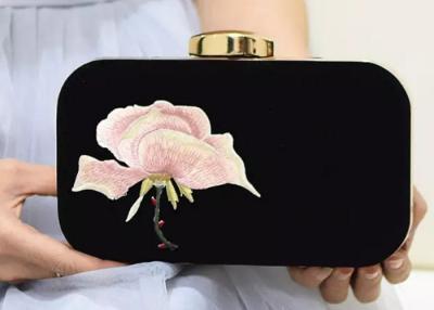 China Bolsos de tarde de S de las mujeres únicas del diseño ‘y embragues, monedero bordado floral con el marco de oro en venta