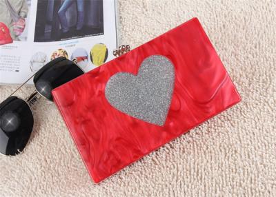 China Bolsos de embrague de acrílico del estuche rígido de la boda, bolso de embrague rojo de las señoras con el brillo de plata del corazón en venta