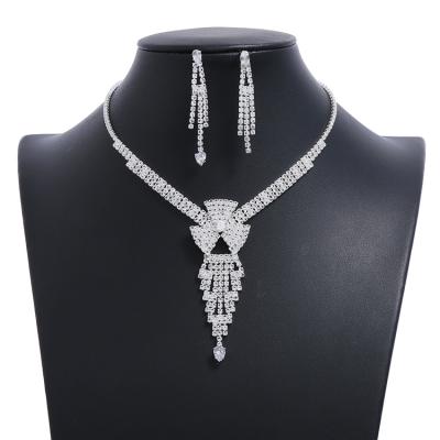 China Romantic Bridal Jewelry Set Rhinestone Necklace Earrings Luxury Ladies Jewelry Set for sale