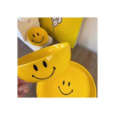 China Viable the most popular dinnerware set support yellow color customization tableware set for sale