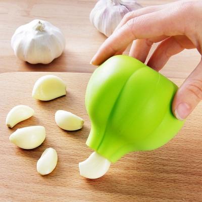 China New Quiki Silicone Stocked Garlic Shaped Garlic Peeler Kitchen Tools Garlic Zester Skin for sale