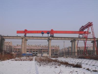 China High Speedway Bridge Girder Launching Gantry Crane Box / Truss Type -40 - 40℃ Working Temp for sale