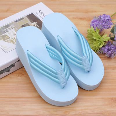 China 2021 Fashion Trend Women's Flat Sandals 2021 Stylish Slippers Outdoor Platform Massage Flip Flops for sale