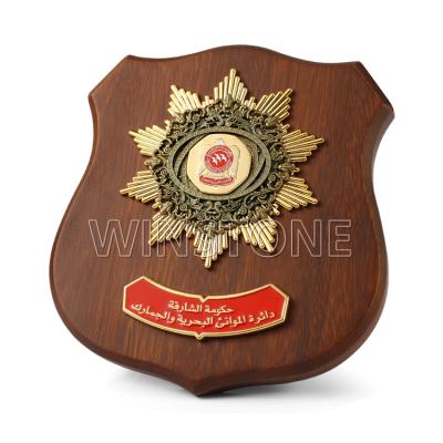 China Europe Plate Medallion Wooden Wood Painted Europe Antique Imitation Souvenir for sale