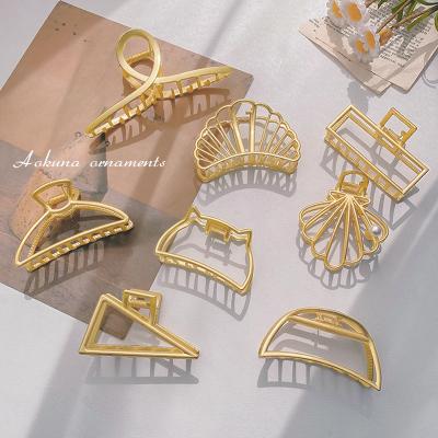 China Hair Accessories Wholesale Korean Fashion Hair Clip Accessories Women Clip In The Middle Gold 7.5cm Metal Hair Claw for sale