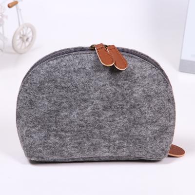 China Free Sample Eco-Friendly Made In China Hot Selling Felt Make Up Bag Women Bag Makeup Organizer Felt Cosmetic Bag for sale