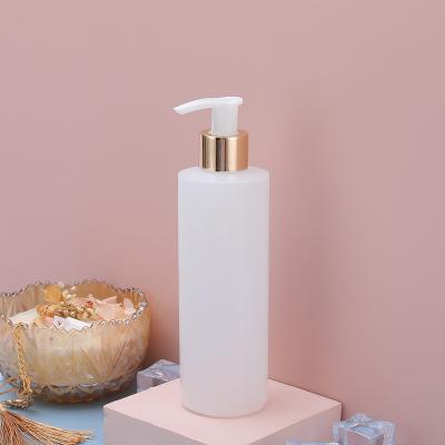 China 300ml 500ml 750ml 1000ml PE white cosmetic empty plastic lotion bottle with gold pump for sale