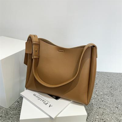 China Newest High Quality Fashinable Strap Small Long And Stylish Shoulder Bag Lightweight Messenger Bags Ladies Simple for sale