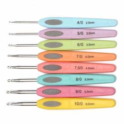 China Colorful soft plastic handle 8pcs/set convenient colorful soft plastic handle knitting tools.knitting ergonomic aluminum hooks sewing set for sale