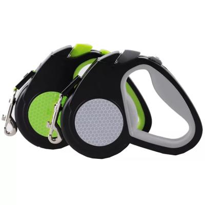 China Portable Pet Collars Leashes Automatic Extendable Traction Training Outdoor Dog Leash à venda